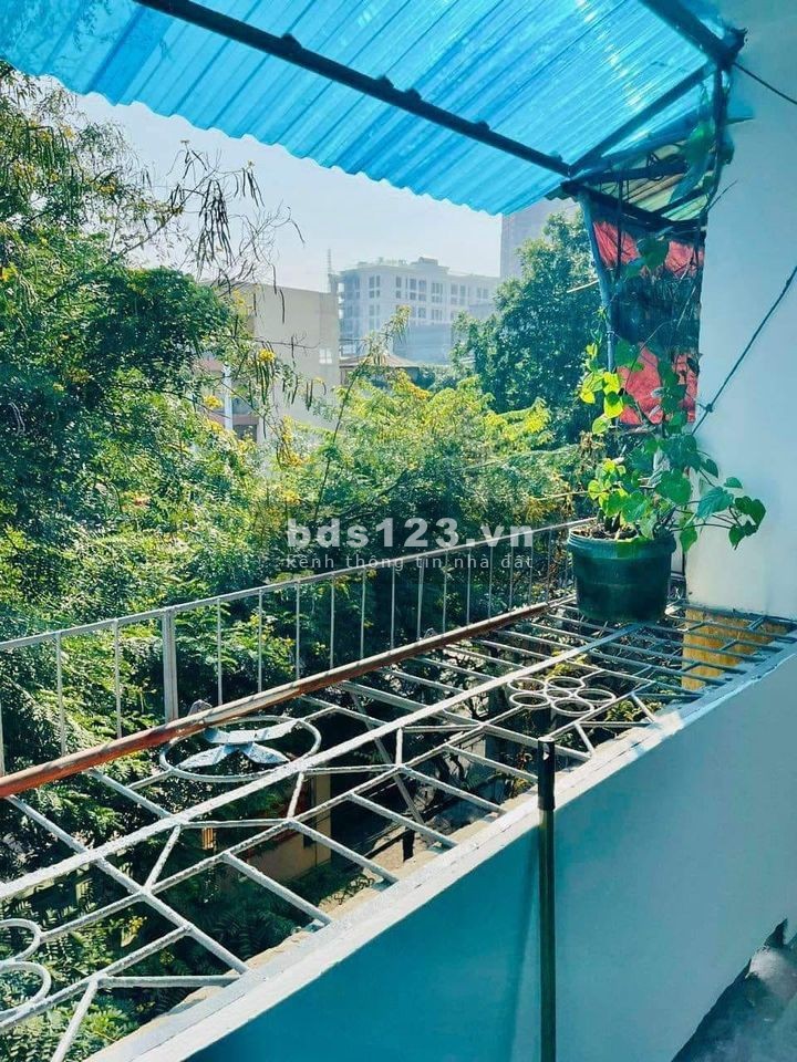 Bán nhà Phố Đặng Tiến Đông. Nhà đẹp tầng 1, diện tích 35m, giá 2.6 tỷ.