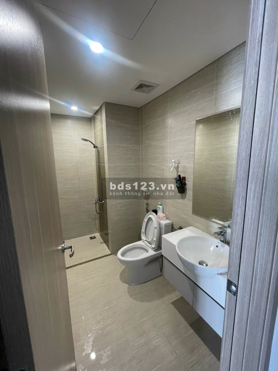 Bán nhanh căn 1N+1 full đồ 43m 2.1 tỷ bao phí Vinhomes Tây Mỗ
