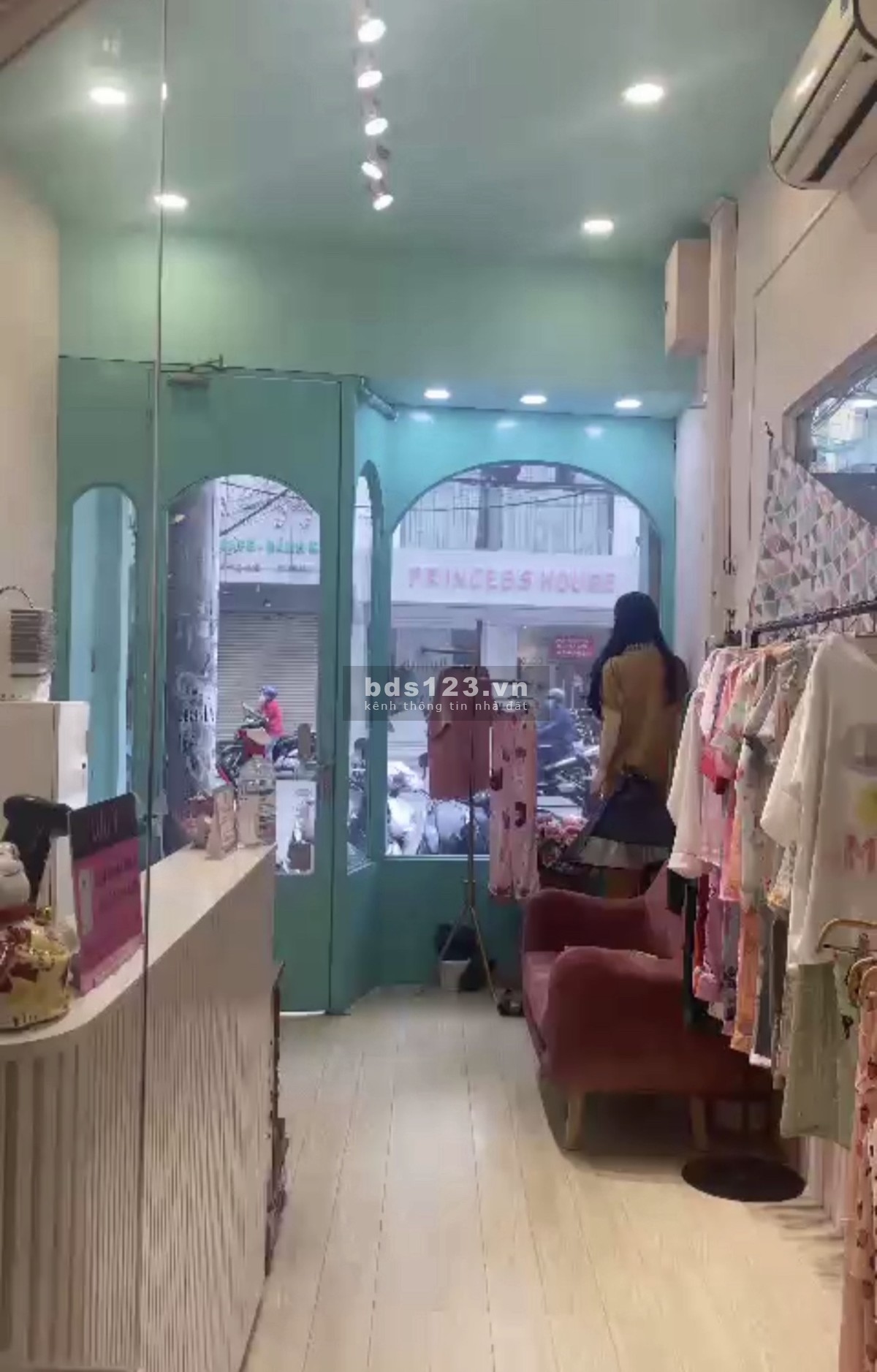 Cần sang nhà góc 2 mặt tiền 115 Trần Huy Liệu