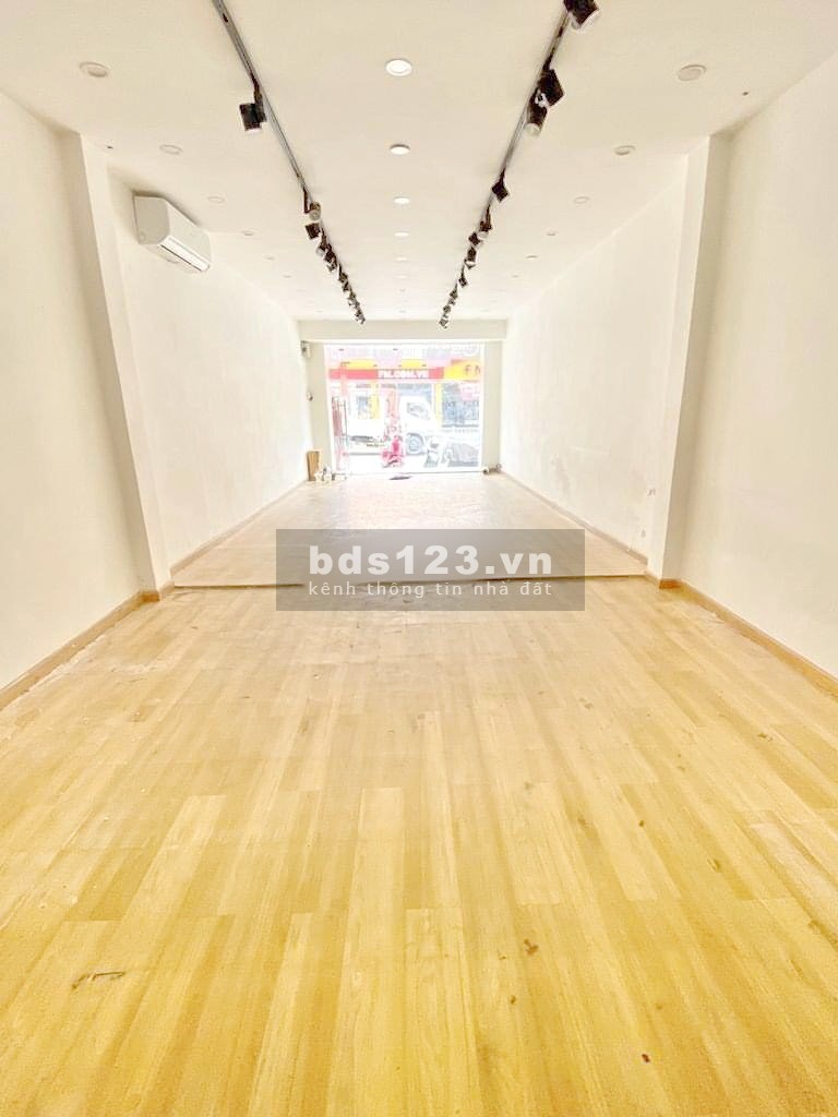 Cho thuê nhà DT 5x15m vị trí đẹp KD sầm uất mặt tiền Nguyễn Thị Thập Q7 giá chỉ 38tr/th