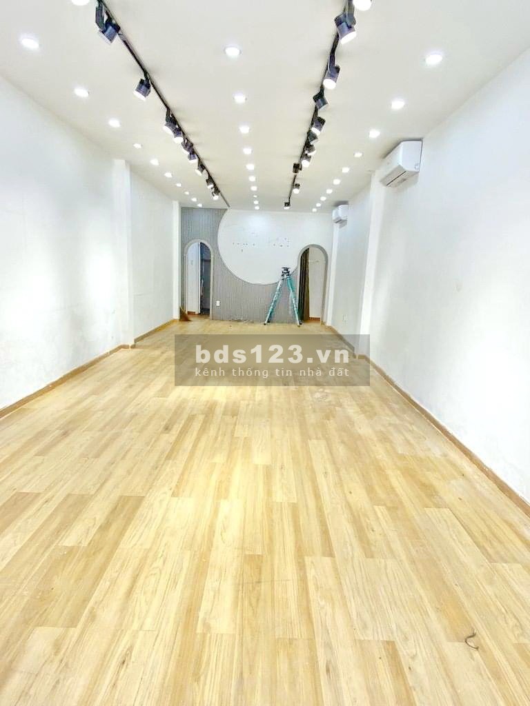 Cho thuê nhà DT 5x15m vị trí đẹp KD sầm uất mặt tiền Nguyễn Thị Thập Q7 giá chỉ 38tr/th