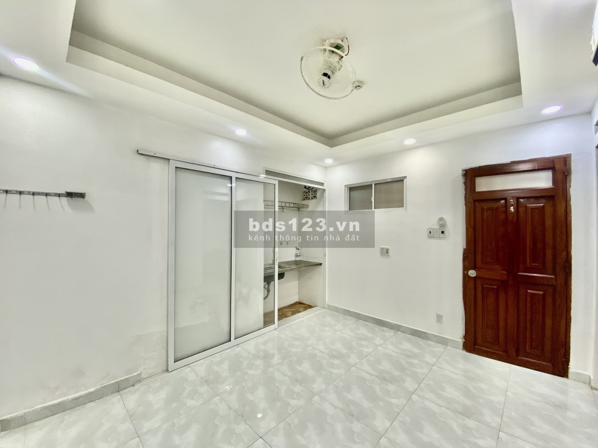 Cho thuê phòng đối diện ETown Cộng Hòa tiện nghi có máy lạnh an ninh