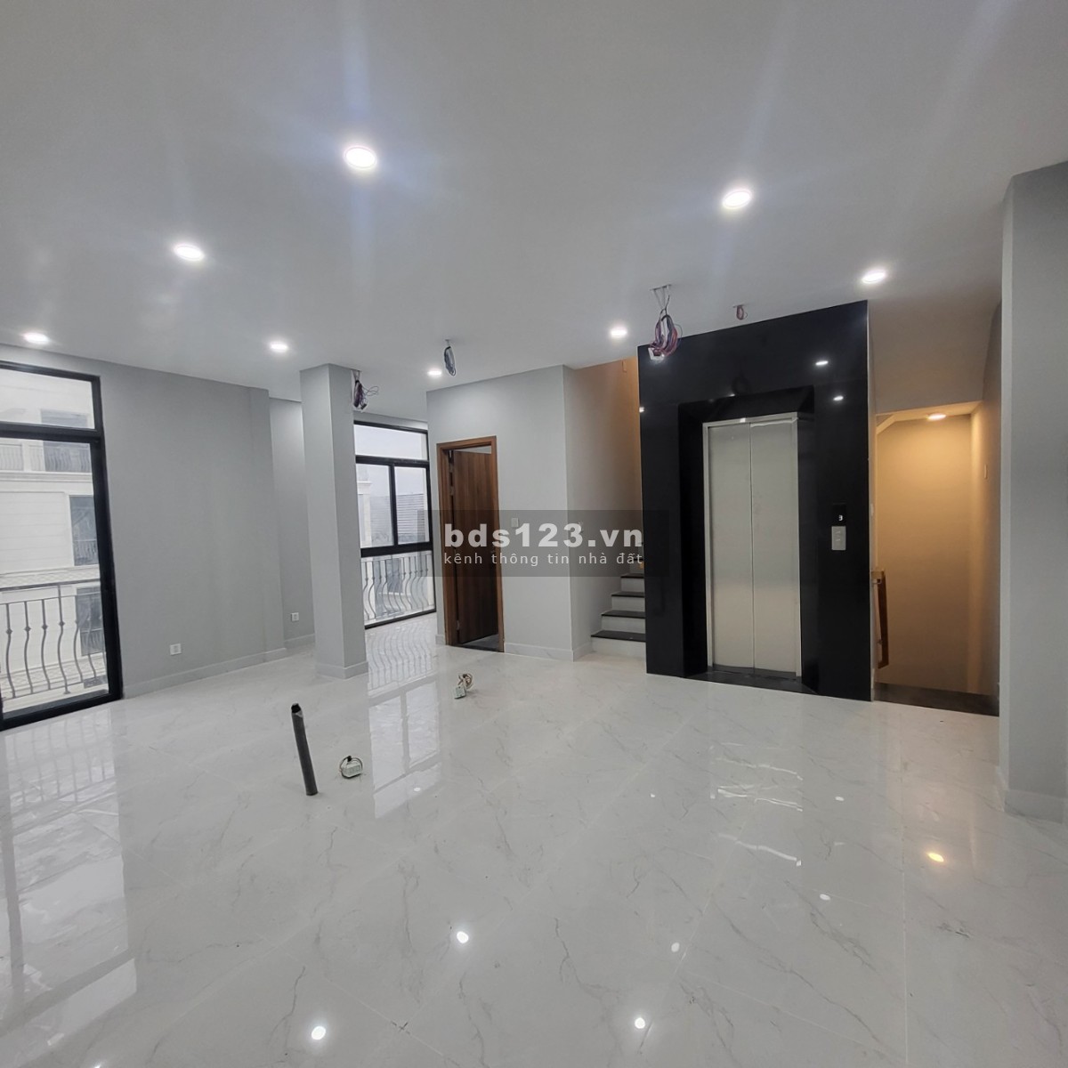 Cho thuê nhà phố 96m2 hoàn thiện nguyên căn hỗ trợ 12,5 triệu