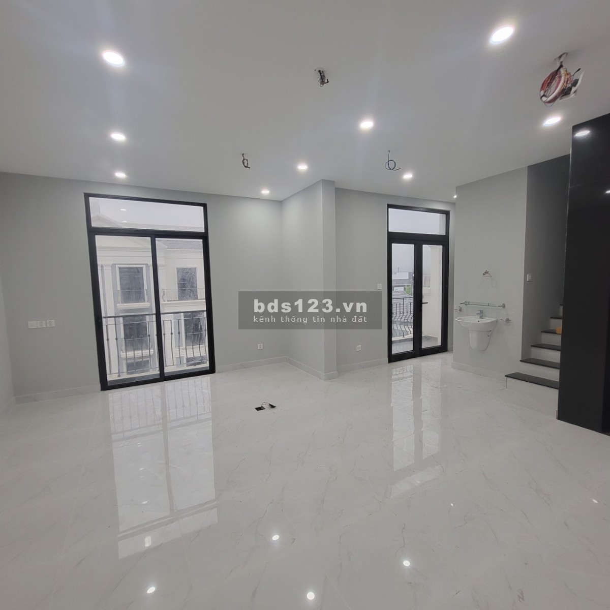 Cho thuê nhà phố 96m2 hoàn thiện nguyên căn hỗ trợ 12,5 triệu