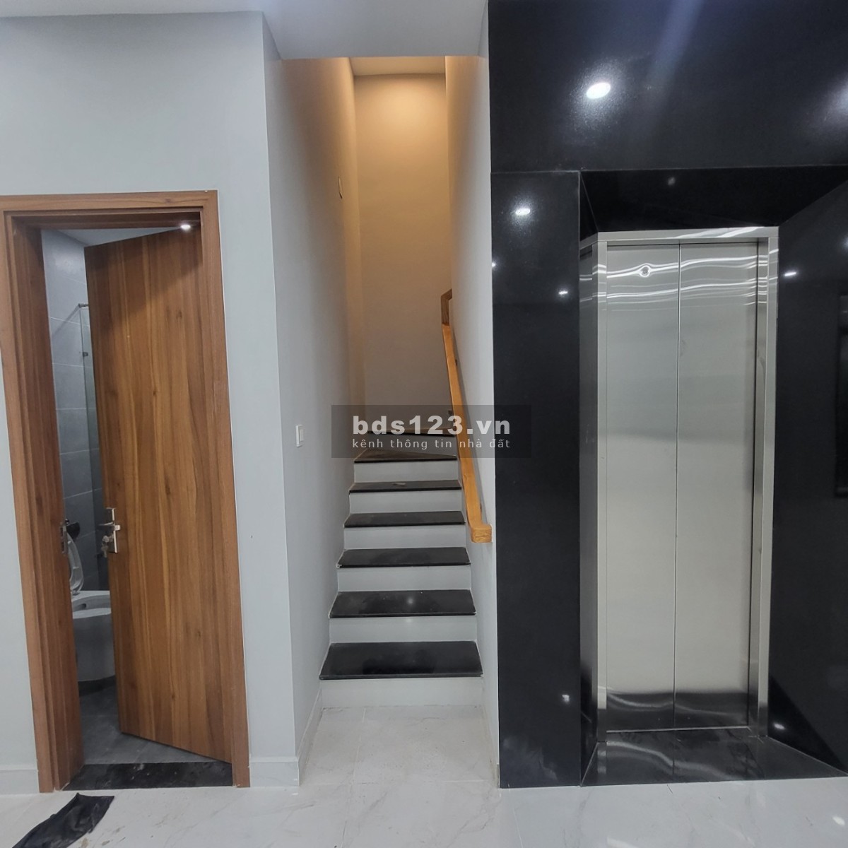 Cho thuê nhà phố 96m2 hoàn thiện nguyên căn hỗ trợ 12,5 triệu