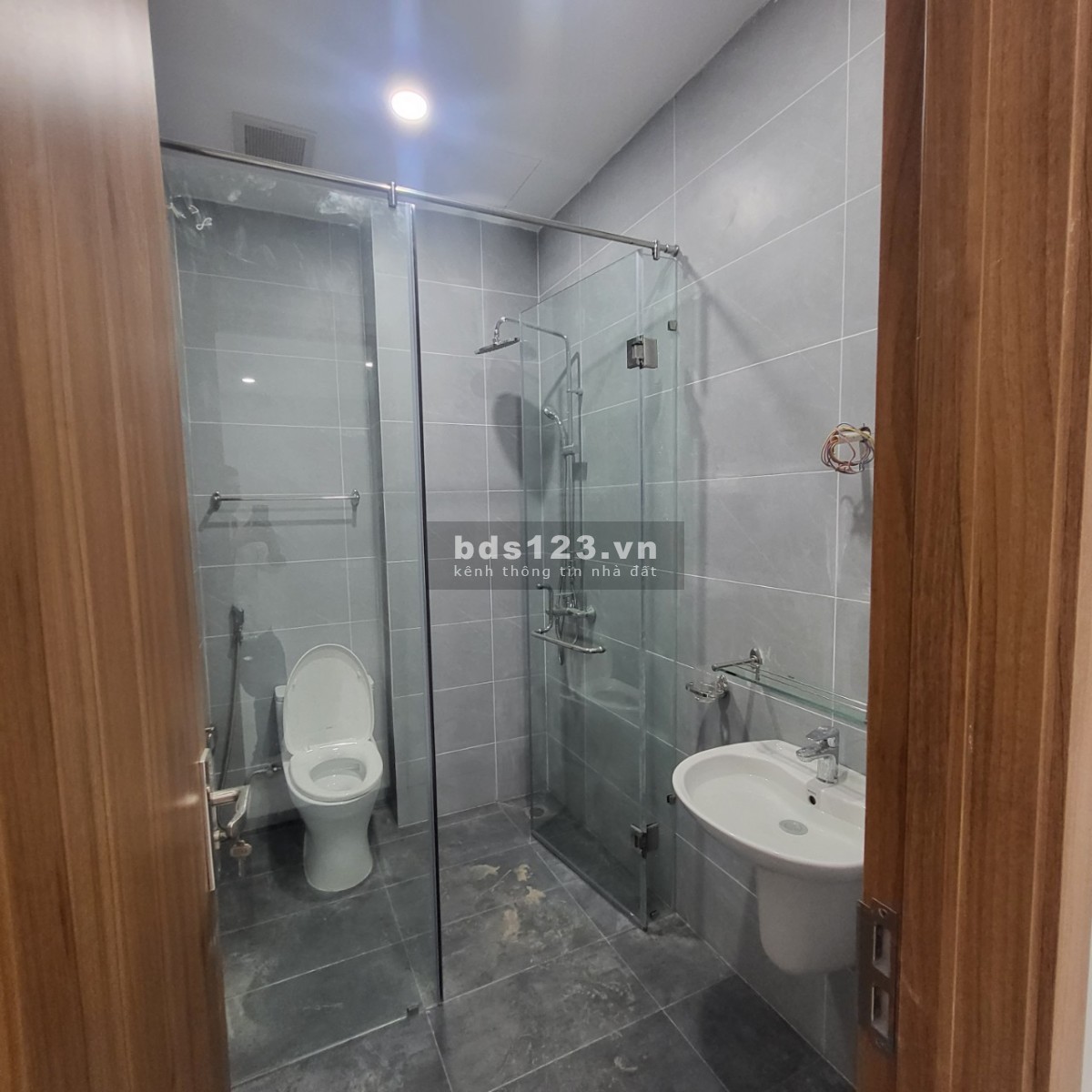 Cho thuê nhà phố 96m2 hoàn thiện nguyên căn hỗ trợ 12,5 triệu