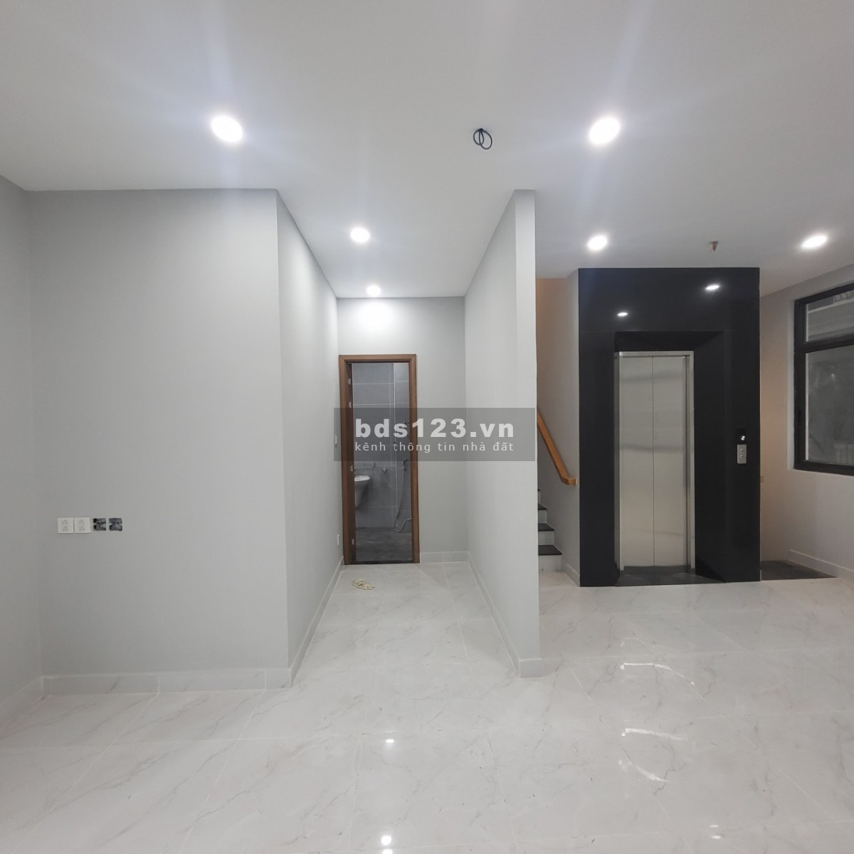 Cho thuê nhà phố 96m2 hoàn thiện nguyên căn hỗ trợ 12,5 triệu