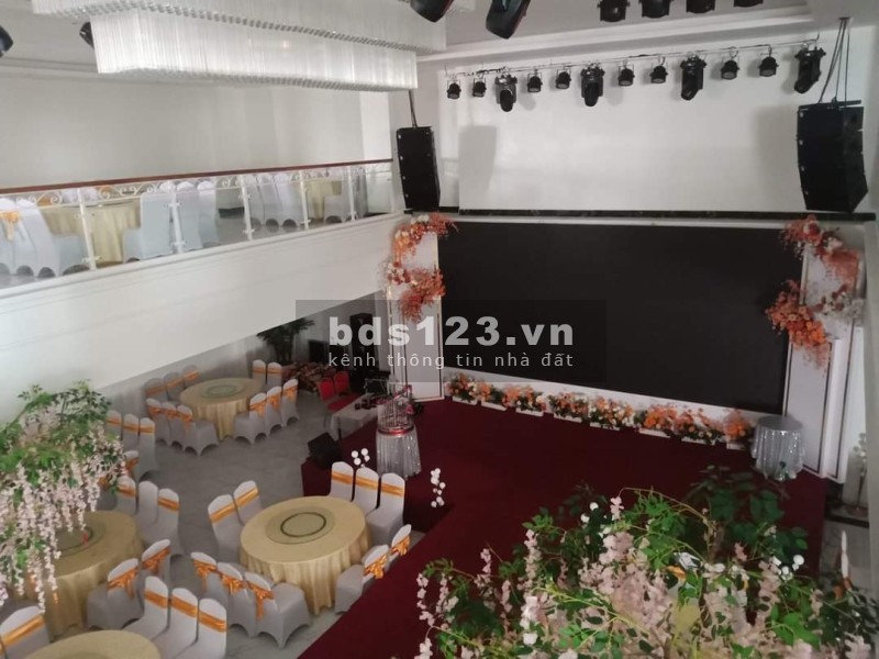 Bán tòa TT TCSK, tiệc cưới 6 tầng 670M2 giá chỉ 202TR/M2 đất, tặng không tòa nhà KT dòng tiền