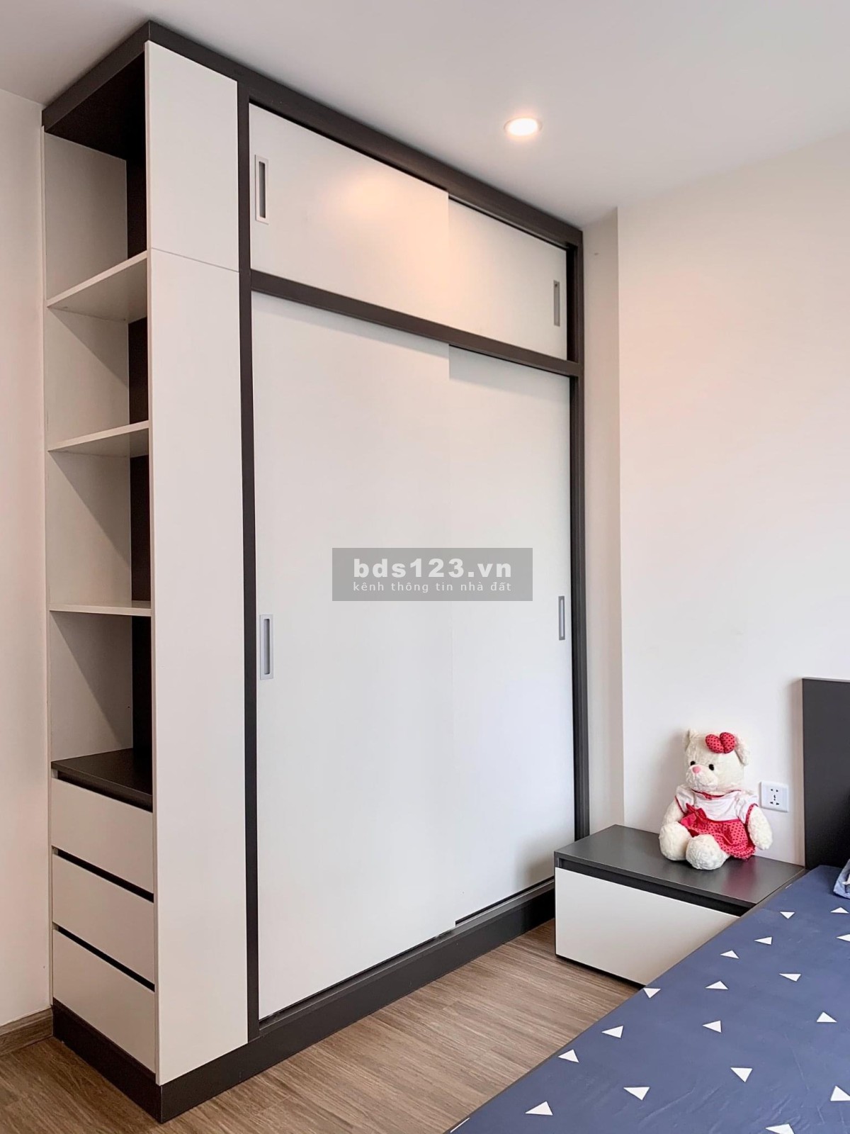 Chính chủ bán cắt lỗ (250tr) căn 3N góc + 2VS giá 2.45tỷ tại Vinhomes LH: 0969.493.294.