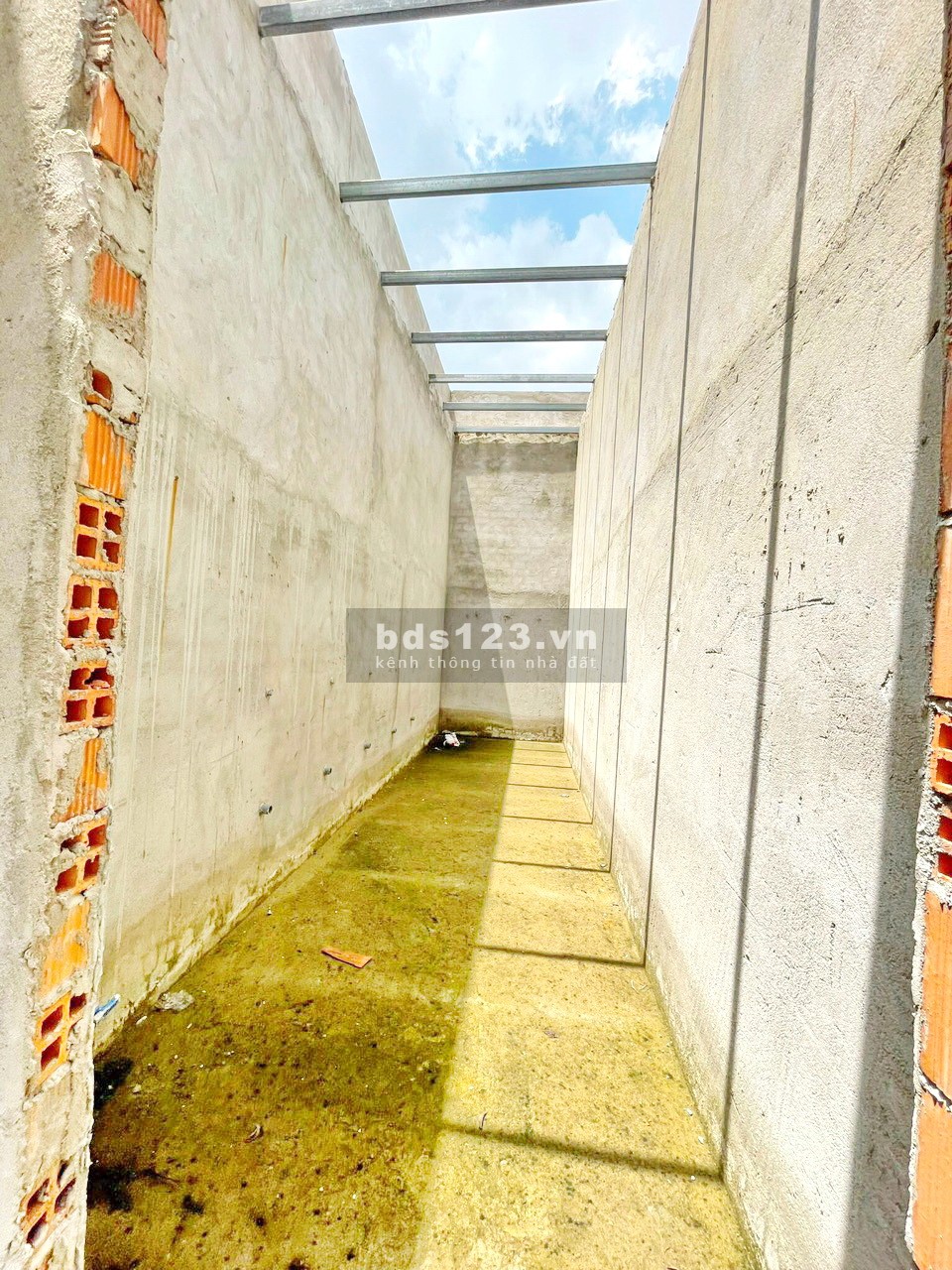 Cần sang lại mặt bằng 1 lầu có 12 phòng mặt tiền Cư Xá Ngân Hàng Q7 giá 500tr