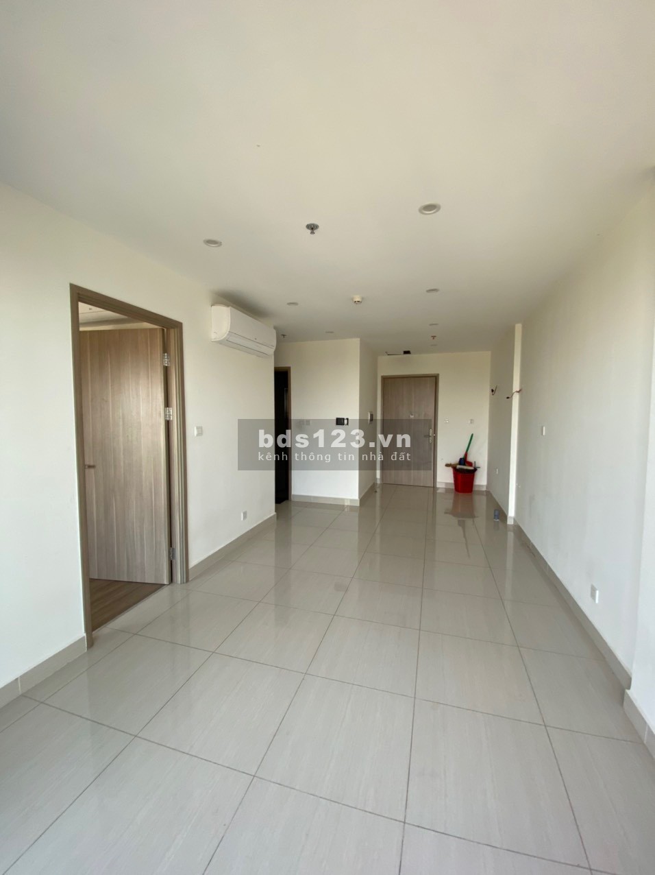 Cho thuê căn 2PN 2WC có rèm tại Vinhomes Quận 9 giá chỉ 6 triệu