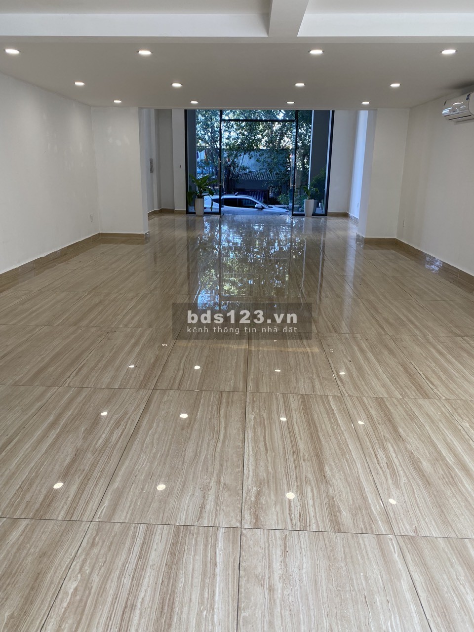 Mặt bằng 200m2 mặt tiền đường cạnh KCX Tân Thuận, Quận 7