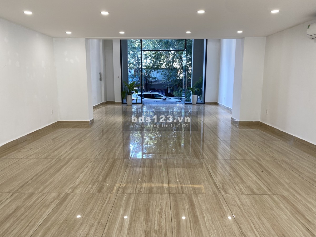 Mặt bằng 200m2 mặt tiền đường cạnh KCX Tân Thuận, Quận 7