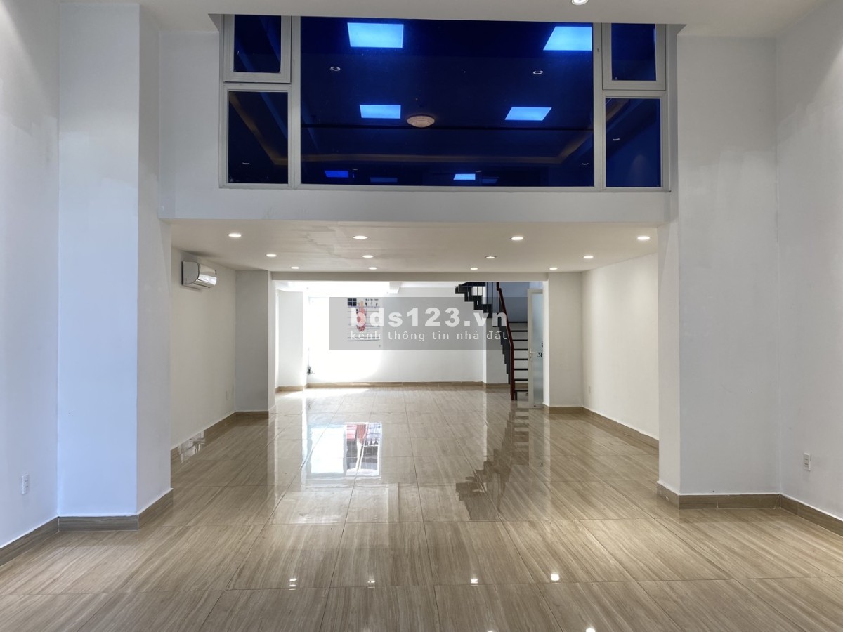 Mặt bằng 200m2 mặt tiền đường cạnh KCX Tân Thuận, Quận 7