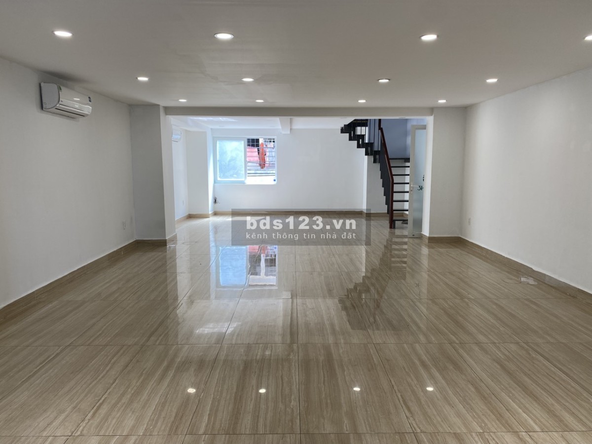 Mặt bằng 200m2 mặt tiền đường cạnh KCX Tân Thuận, Quận 7