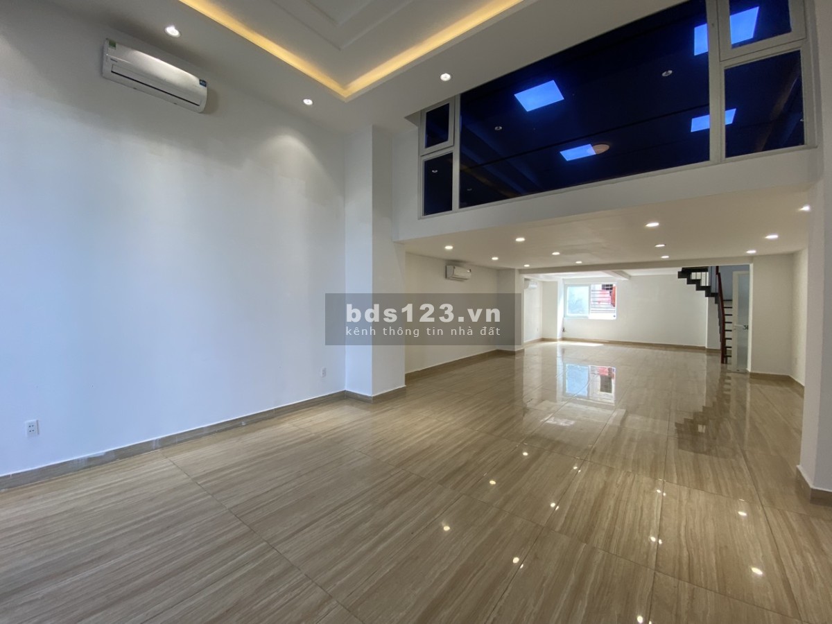 Mặt bằng 200m2 mặt tiền đường cạnh KCX Tân Thuận, Quận 7