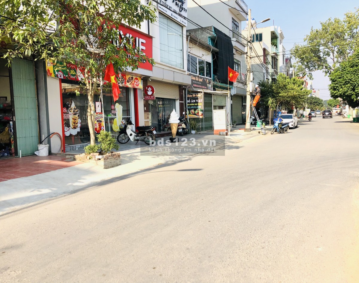 Tin được không, mặt đường kinh doanh sầm uất nhất phố Quang Minh