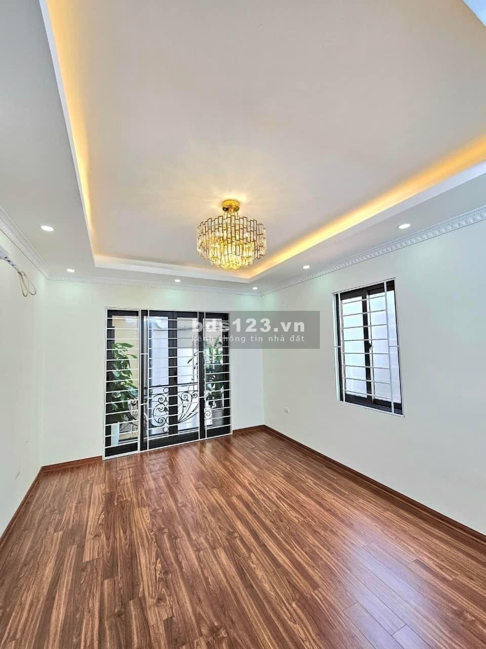 Cần bán nhà phố Chính Kinh, Thanh Xuân - 45M2*5 Tầng - Lô góc gần phố - 6.1 tỷ SĐCC