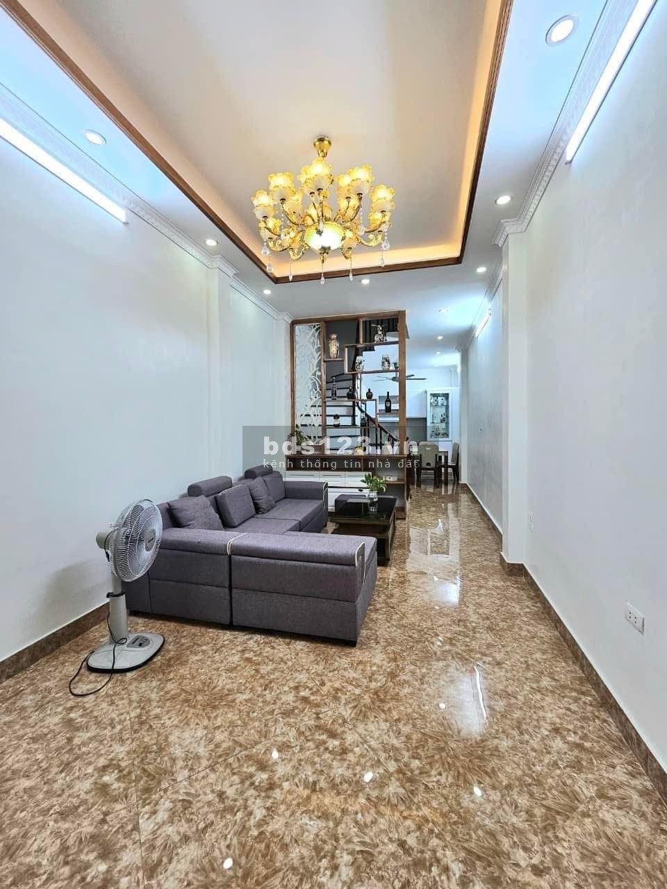 Cần bán nhà phố Chính Kinh, Thanh Xuân - 45M2*5 Tầng - Lô góc gần phố - 6.1 tỷ SĐCC
