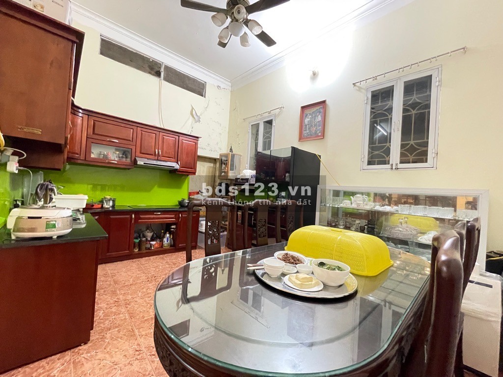 Chủ tự xây, ngõ thông, ga ra ô tô - Ô tô tránh trước nhà, kinh doanh sầm uất
