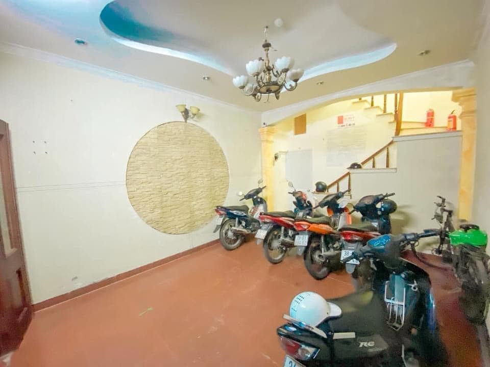 Gia đình cần bán gấp căn nhà 44m2 x 5T TT Cầu Giấy giá 6,7 tỷ Có TL