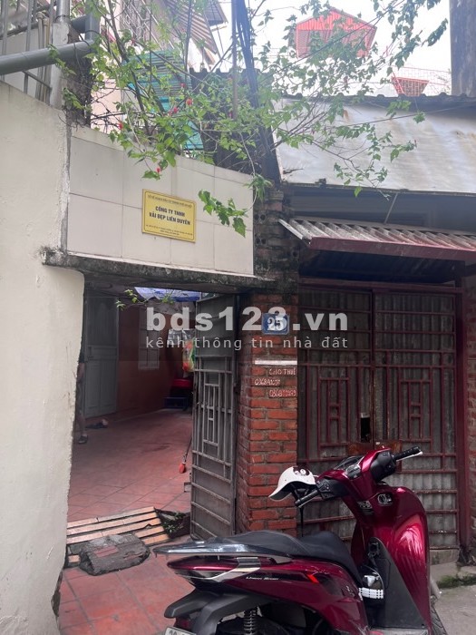 Nhà gần phố - Ngõ thông - Trước nhà ba gác - Nhà còn đẹp ở luôn - An sinh đỉnh
