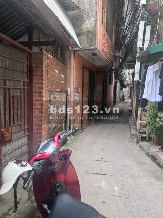 Nhà gần phố - Ngõ thông - Trước nhà ba gác - Nhà còn đẹp ở luôn - An sinh đỉnh