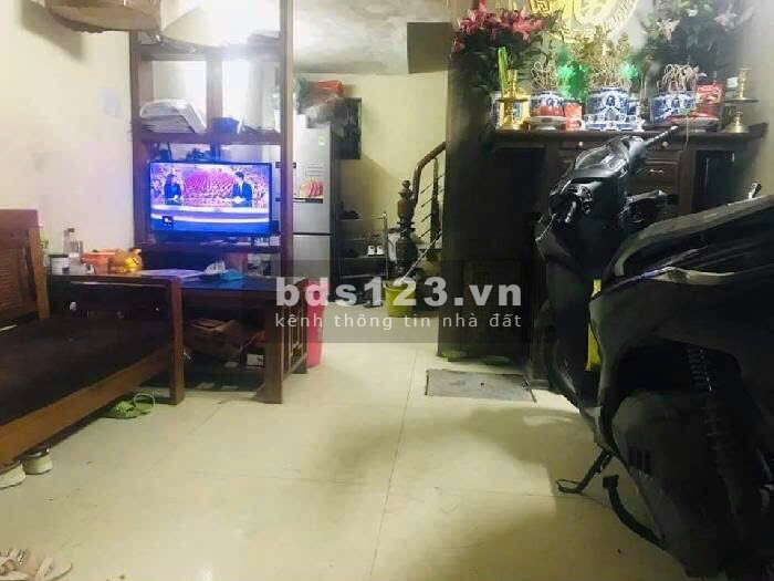 Ngõ thông - Thông - 20m ra đến đường ô tô trành - Tạ Quang Bửu - Hai Bà Trưng - Hà Nội - 5 tầng