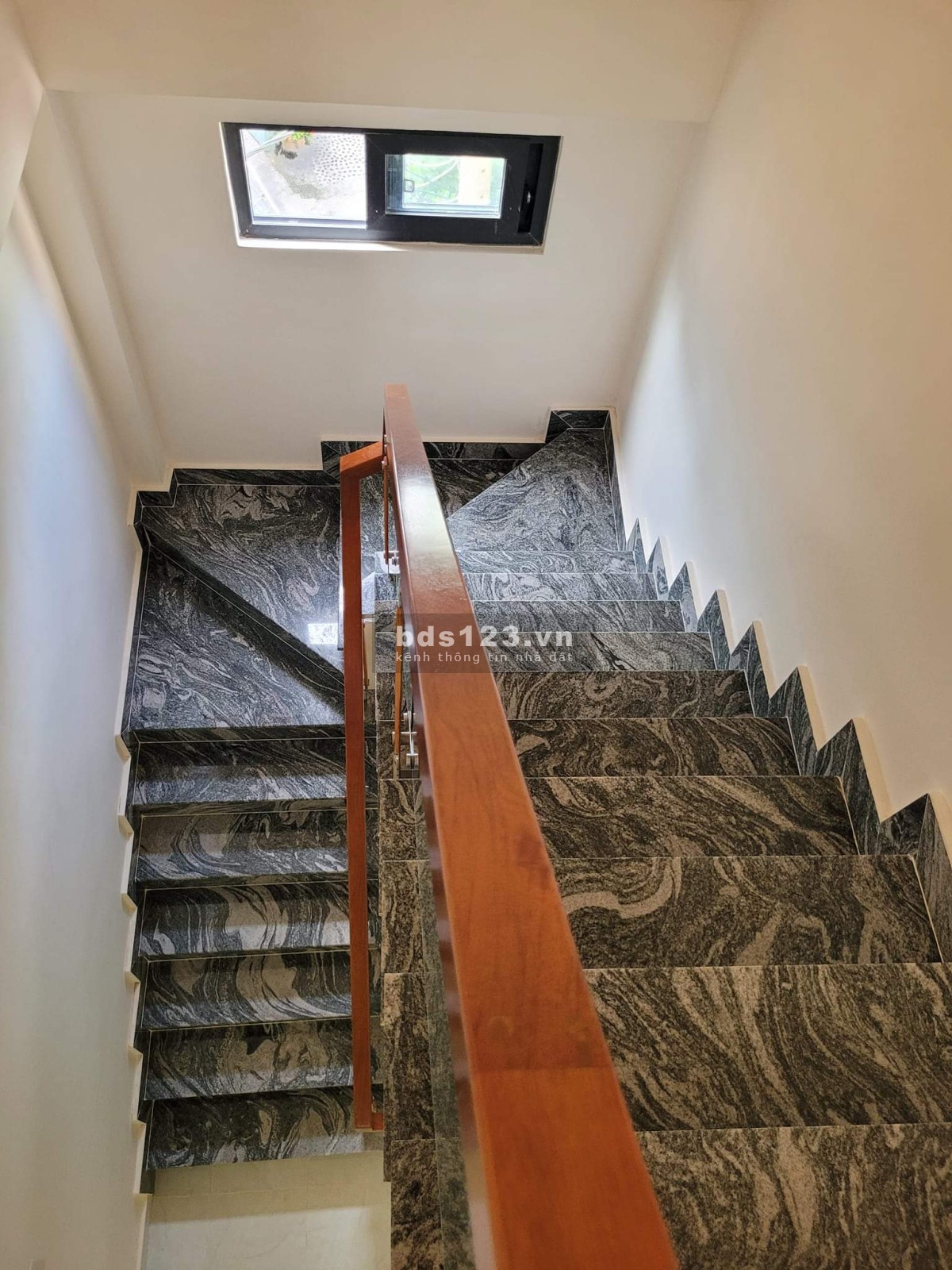 NHÀ BÁN - HIẾM TÂN BÌNH - 2 MT - NGANG 6M - HXT - NGAY ĐƯỜNG LÝ THƯỜNG KIỆT VÀI BƯỚC CHÂN