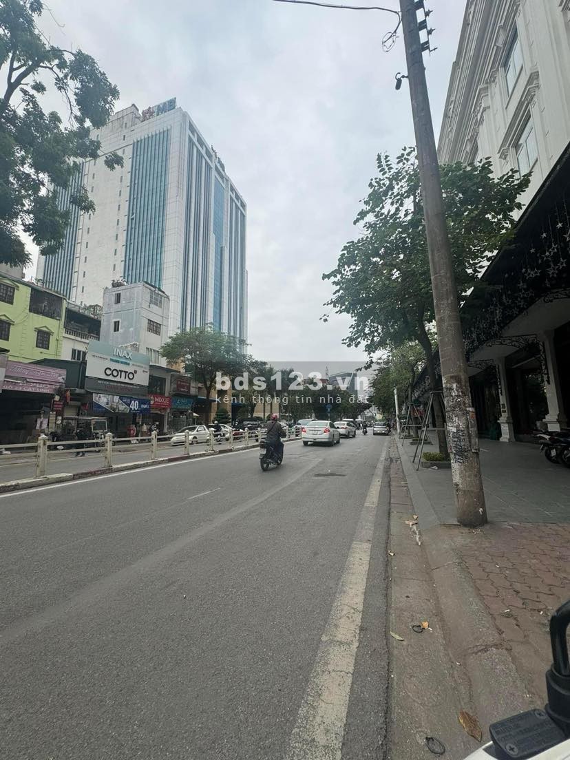 Vừa rẻ vừa đẹp! nhỉnh 10 tỷ có ngay mặt phố kinh doanh. Cát Linh - Đống Đa