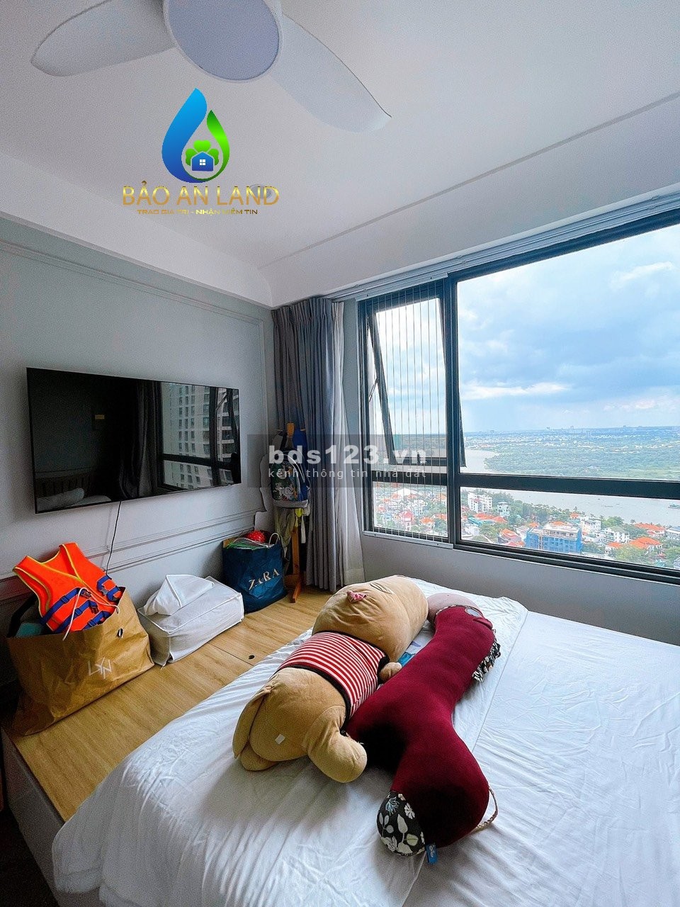 Masteri Thảo Điền, tầng 5, view sông! Bán căn 2 phòng ngủ, nội thất mới toanh, giá 6.2 tỷ all in.