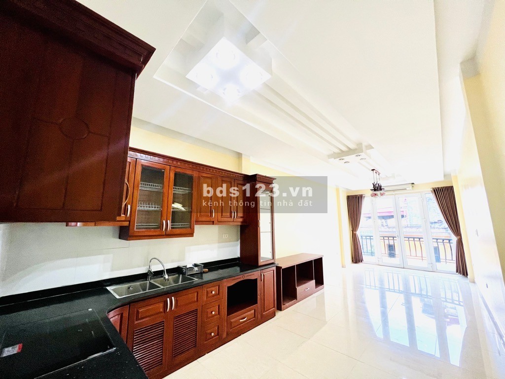 Phân lô quân đội phố Lê Trọng Tấn, ôtô đỗ cửa, hai thoáng trước sau, dân xây, sổ đẹp, ở sướng