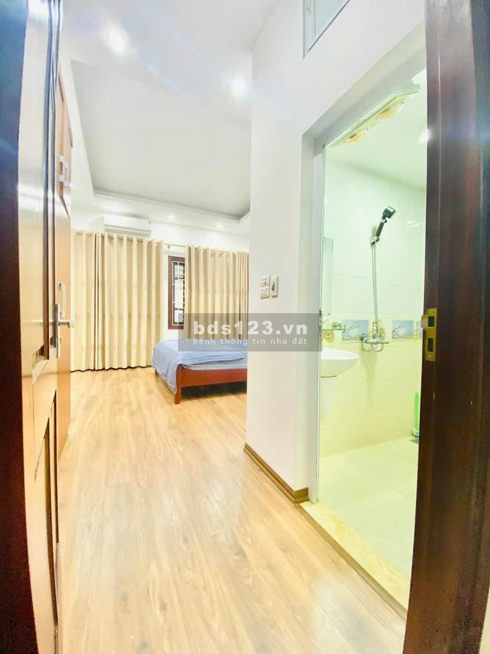 Lê Thanh Nghị 4 tầng 50m² mặt tiền 4.1m nở hậu
