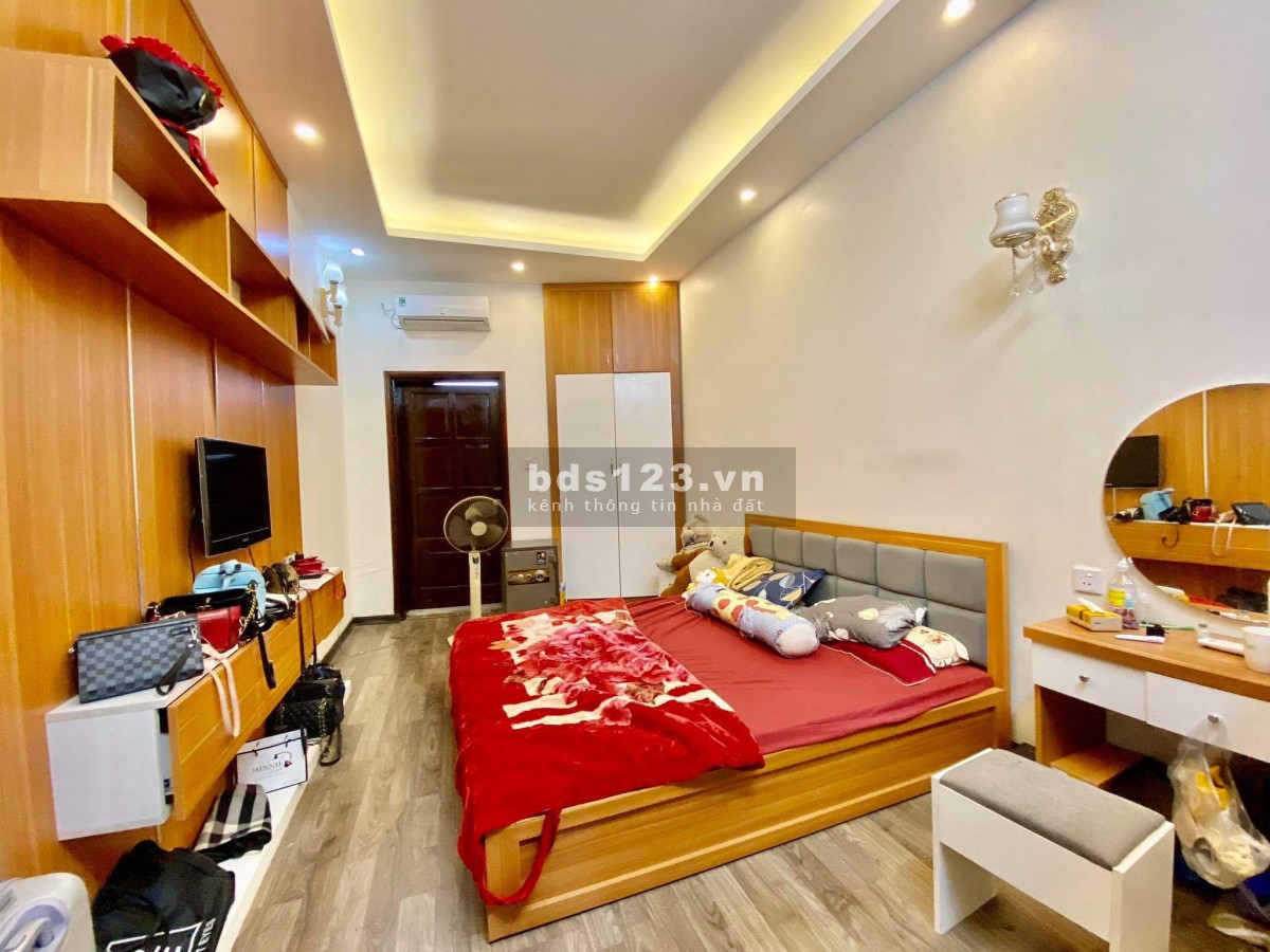 Bán nhà gấp mặt tiền 5m diện tích 55m