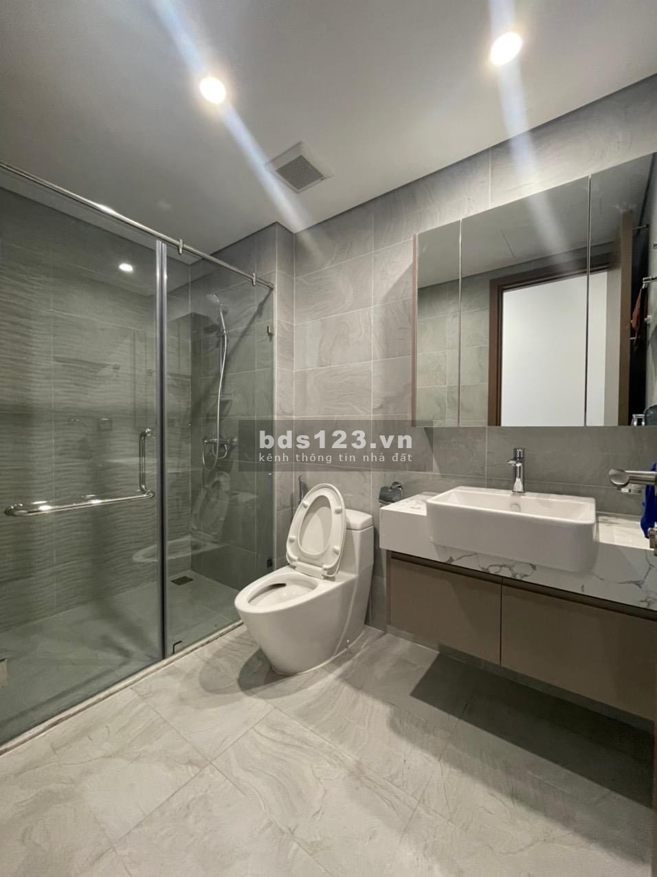 Cắt lỗ tận đáy căn 3PN 2VS, giá chỉ 2.400 triệu, tầng trung, view cực thoáng tại VHOP 0974 878 790.