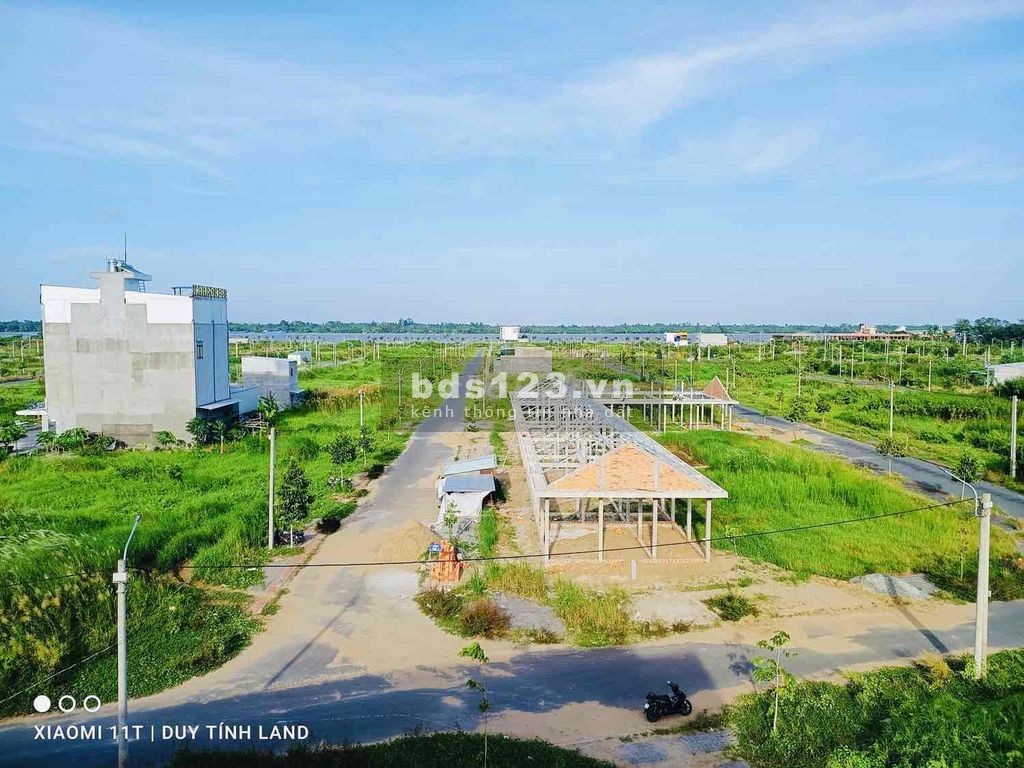 Kẹt tiền bán gấp cặp nền 210M2_ 950 triệu trục chính Vạn Phát sông Hậu