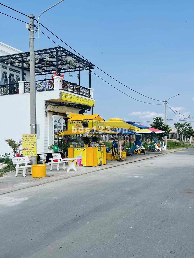 Kẹt tiền bán gấp cặp nền 210M2_ 950 triệu trục chính Vạn Phát sông Hậu