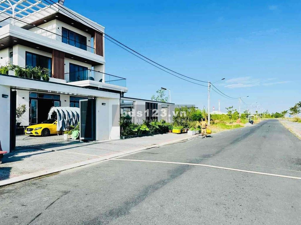 Kẹt tiền bán gấp cặp nền 210M2_ 950 triệu trục chính Vạn Phát sông Hậu