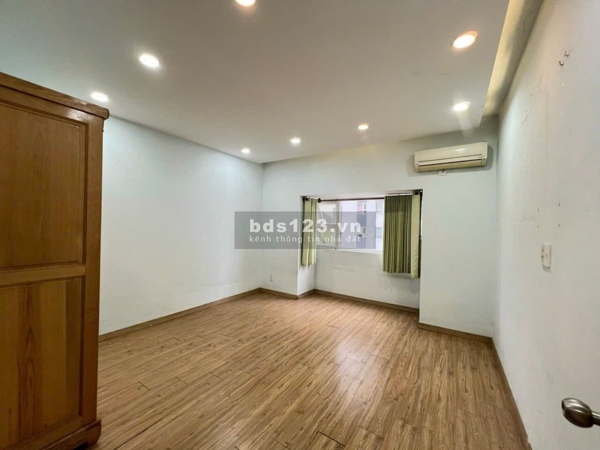 Cho thuê căn hộ Oriental Plaza mặt tiền Âu Cơ 3pn 89m2 13tr