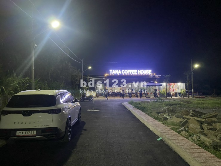Đất thổ cư 100% sát mặt tiền QL1A. Gần chợ Tân Hiệp