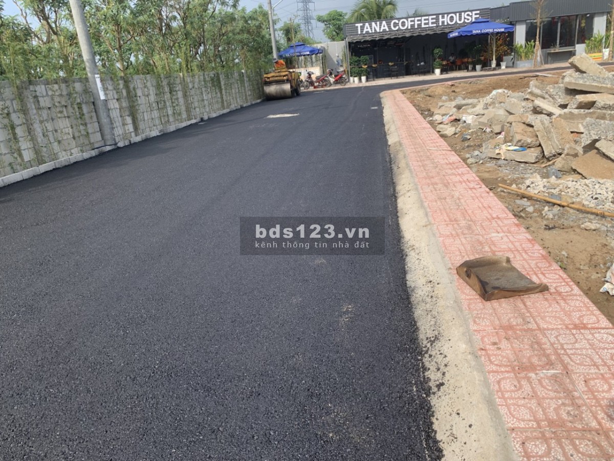 Đất thổ cư 100% sát mặt tiền QL1A. Gần chợ Tân Hiệp
