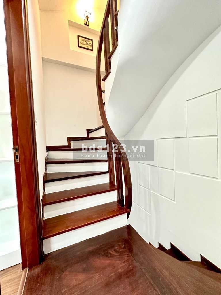 Quan nhân đẹp như cung điện – Tặng full nội thất VIP, lô góc sổ đỏ xịn, 5 tầng 3 phòng ngủ.