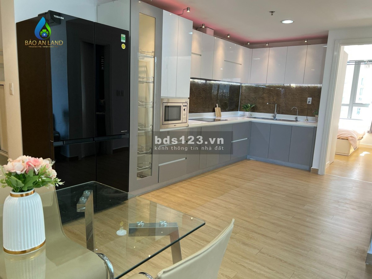 Bán gấp căn hộ Masteri Thảo Điền, tầng cao, view đẹp, 2 phòng ngủ, đầy đủ nội thất, giá 5.65 tỷ.