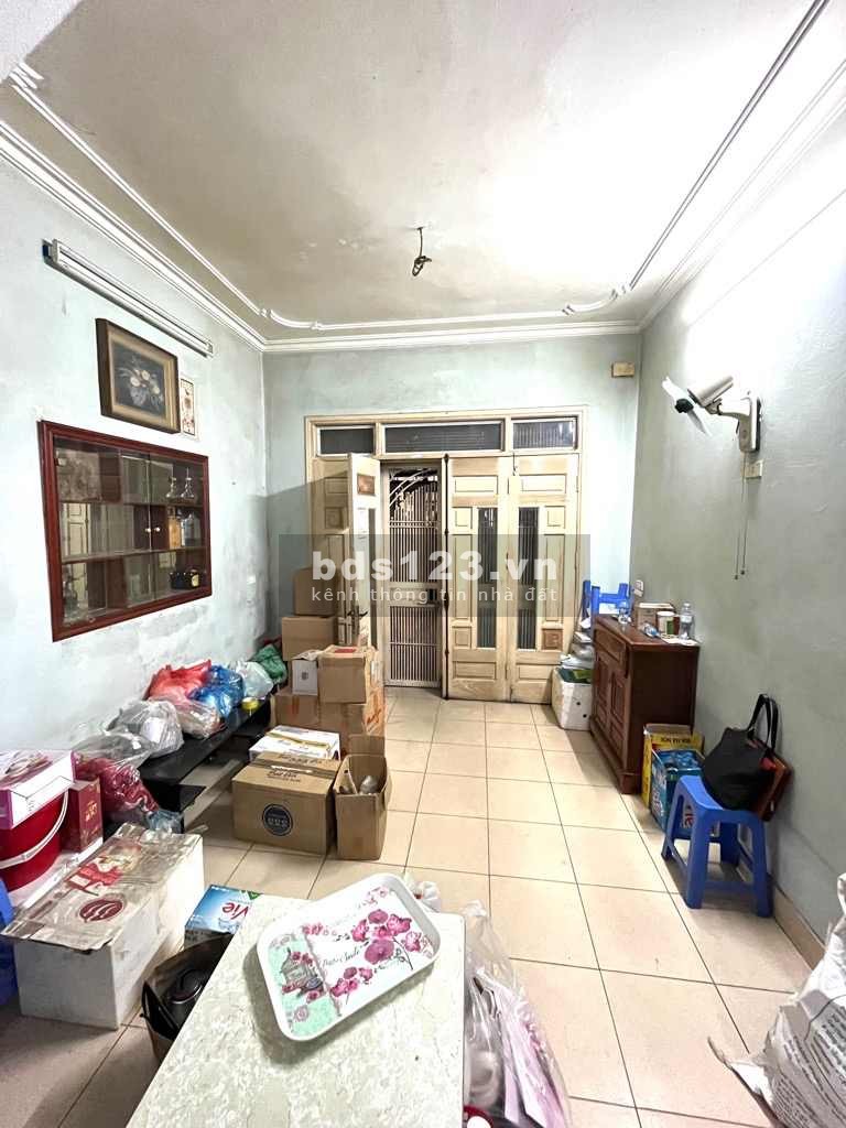 Ô tô đỗ cửa, ngõ thông, kinh doanh sầm uất, 50m ra mặt phố, ngõ thông thẳng tắp.
