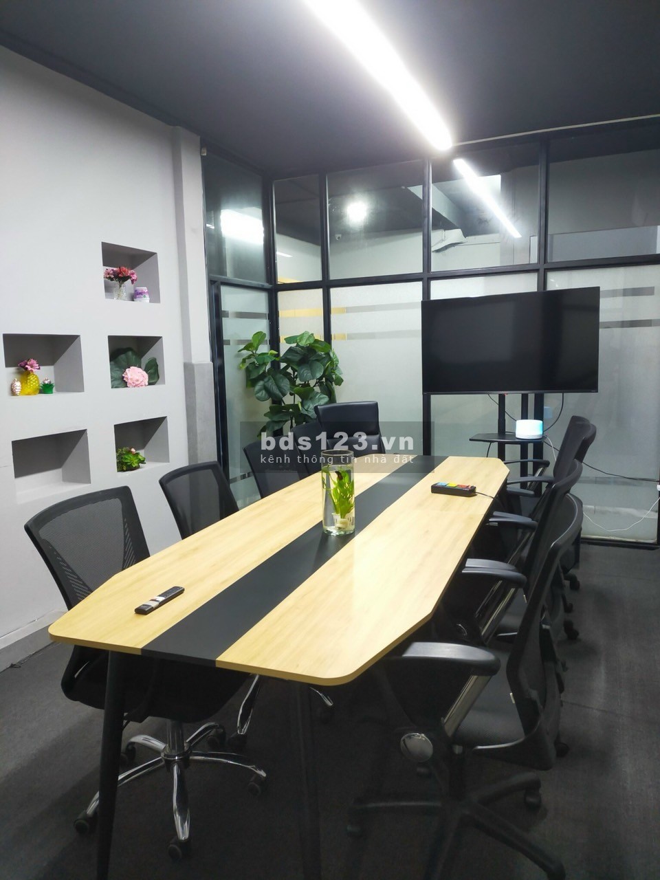 Cho thuê văn phòng giá tốt, vị trí mặt tiền đường