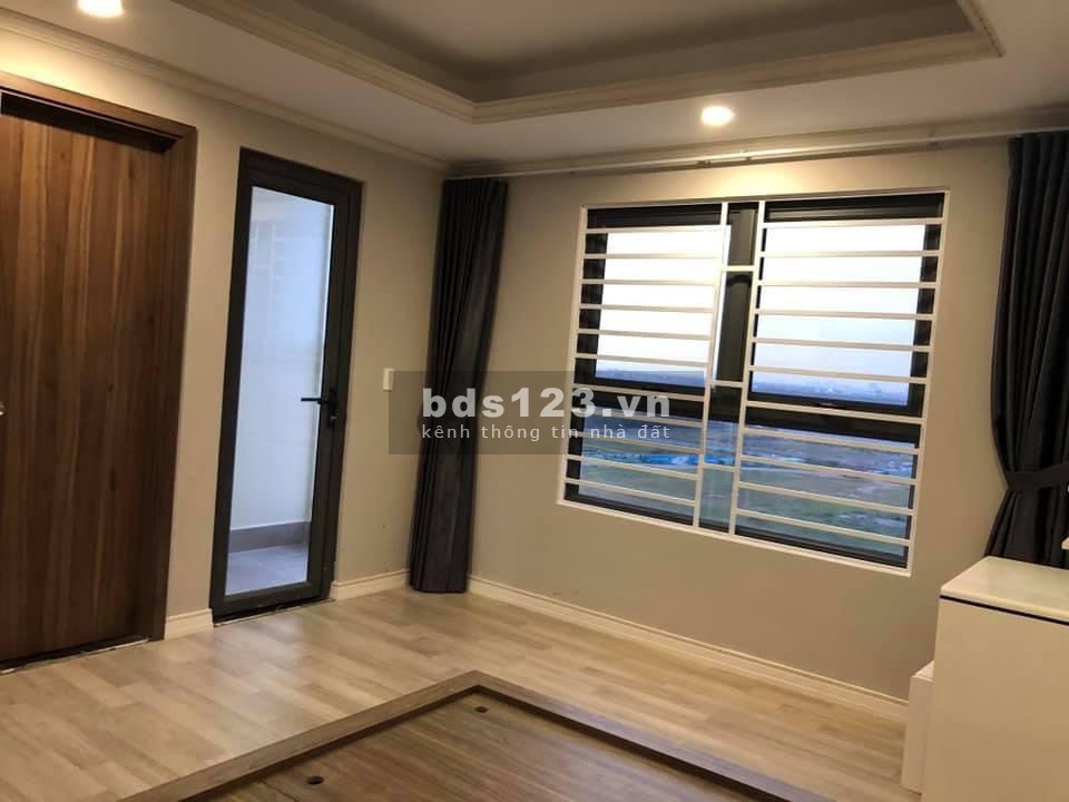 Bán căn hộ 2PN, 2WC, 81m2, tầng cao view đẹo, thoáng mát. Giá: 3,1tỷ (full nội thất)