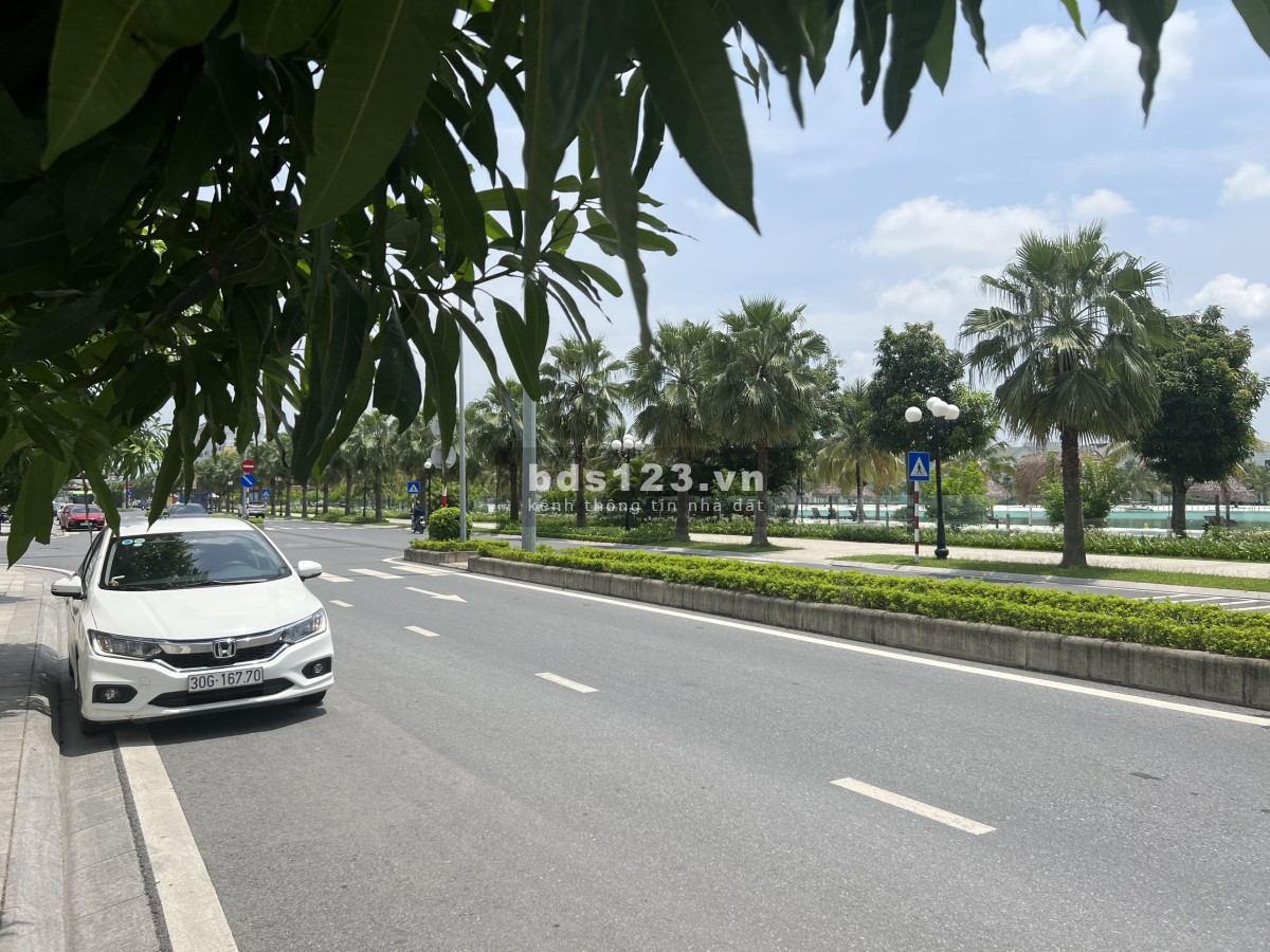 Cặp song lập View Biển nước mặn trục đường 30m tại Vin Gia Lâm (0985941715)