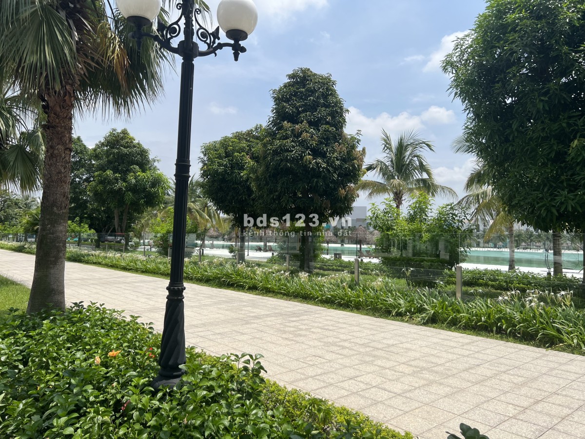 Cặp song lập View Biển nước mặn trục đường 30m tại Vin Gia Lâm (0985941715)
