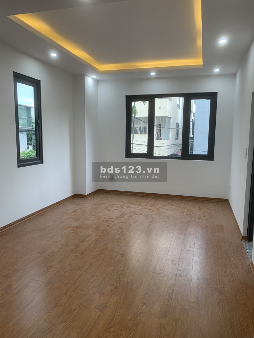 Bán nhà mới xây 4 tầng tại Tây Mỗ, 2 mặt tiền thông thoáng 35.1m2, giá: 3,3 tỷ (có gia lộc)