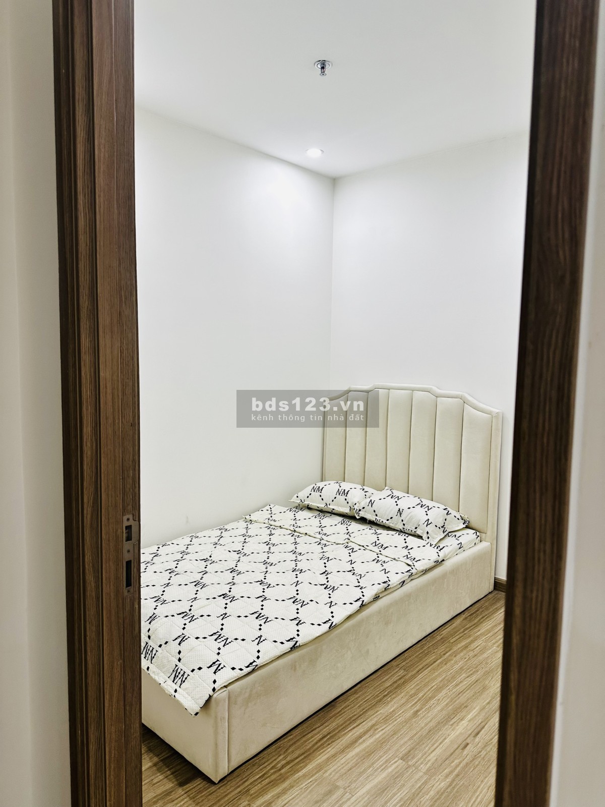 Cần tiền bán gấp căn hộ 2PN1WC, nội thất cơ bản giá 1,830 tỷ bao thuế phí - Vinhomes Ocean Park